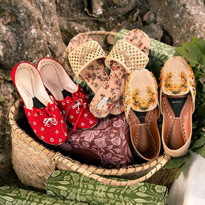 บริการ OEM รองเท้าสไลด์พิมพ์ลายกันลื่น บุผ้ากำมะหยี่ พื้นรองเท้าหนังแท้ ผลิตตามสั่ง ปริมาณมาก รูปแบบล่าสุด - Product Image 4