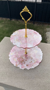 Support à gâteau en résine fait main de luxe avec design en feuille d'or, support décoratif pour desserts pour la décoration de table de mariage et de fête - Product Image 2