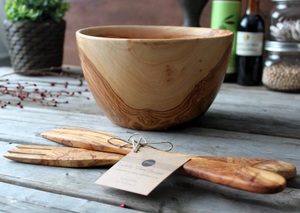 Bol à salade en bois fait main - Cadeau de cuisine personnalisé, écologique et durable pour elle, pour lui, anniversaire, mariage - Product Image 3