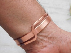 Elegante y Sencillo Brazalete de Cobre, Accesorio Hecho a Mano, Brazalete de Cobre Puro - Product Image 5