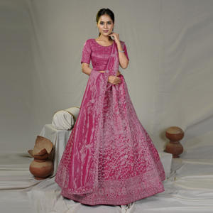 Lehenga Choli traditionnel en tissu sergé orné d'un riche travail de broderie, silhouette évasée, chemisier et dupatta fluide et doux, idéal pour les mariages. - Product Image 3