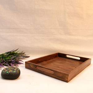 Plateau de service en bois d'acacia de qualité supérieure avec bords surélevés, idéal pour transporter les boissons en toute sécurité et présenter le petit-déjeuner - Product Image 5