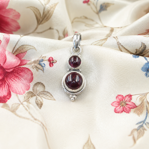 Pendentif Charme Fait Main en Argent Sterling 925 avec Double Grenat Rouge, Plaqué Or Rose et Or, Bijou Cadeau pour Femme - Product Image 1