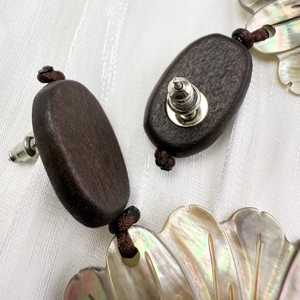 Pendientes de Concha en Forma de Flor, Joyería Artesanal Tallada a Mano, Coleccionable, 7.3cm, Artesanía Natural - Product Image 6
