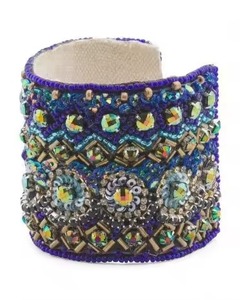Bracelet tendance en perles brodées, élégant et unique, fait main - Product Image 1