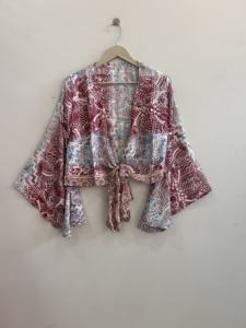 Vente en gros d'ensembles variés de crop tops en soie pour femmes, hauts à nouer style hippie, chemisiers pour femmes - Product Image 2