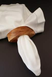 Anneau de serviette en bois naturel, apportant un élément rustique pour les repas décontractés, les pique-niques en plein air et les dîners à la maison - Product Image 3