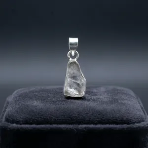 Pendentif élégant en cristal de quartz naturel brut et argent sterling 925, charme énergétique spirituel, bijou unisexe pour usage quotidien - Product Image 3