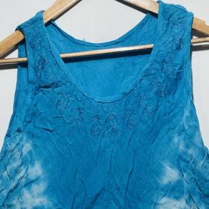Túnica Boho sin Mangas con Estampado Tie Dye Azul Cielo y Cuello Redondo para Mujer |   Vestido Casual Holgado con Corte Evase para Verano - Product Image 2
