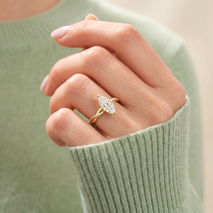 แหวนหมั้นเพชรโมอิสซาไนต์ทรงมาร์คีส์ 2.50 กะรัต ทอง 14K แบบสั่งทำพิเศษ พร้อมวงแหวนแบบพันเกลียวประดับเพชร - Product Image 4