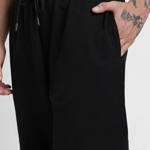 Pantalones de hombre de corte recto a la moda, pantalones casuales cómodos para hombre, pantalones de poliéster para gimnasio, para uso deportivo y casual. - Product Image 2