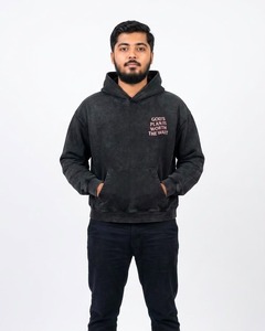 Sudadera con capucha negra para hombre con bolsillo frontal y estampado de "El plan de Dios vale la pena esperar" Ropa informal de otoño - Product Image 1