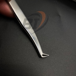 Venta al por mayor de pinzas de pestañas de acero inoxidable con punta puntiaguda embalaje Caja de aislamiento sostenible con etiqueta privada - Product Image 1