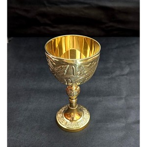 Gobelet en laiton personnalisable en gros, design vintage en relief, coupe à vin ronde pour usage décoratif de mariage - Product Image 4