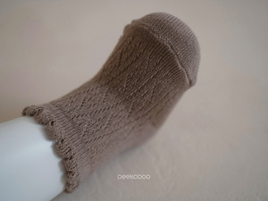 Chaussettes en mélange de coton doux Peekaboo Mond pour bébés, enfants et adultes – Chaussettes unisexes confortables pour tous les jours - Product Image 4