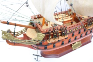 LE SOLEIL ROYAL con acabado en madera - Maqueta de madera inspirada en el barco histórico francés para decoración náutica y regalo empresarial - Product Image 3