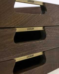 Bandeja de Servir Personalizada de Acacia con Incrustaciones de Latón |   Elegante Bandeja con Asa para Té y Otomana - Product Image 6