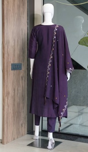 Conjunto de Kurta Bordada para Mujer con Duppata y Pantalones a Juego, Corte Holgado, Ropa Casual Tradicional - Product Image 6