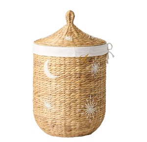 Panier en jacinthe d'eau brodé de lunes et d'étoiles avec couvercle conique et doublure en tissu, panier à linge décoratif tressé pour jouets - Product Image 1