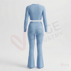 Ensemble de yoga 2 pièces pour femmes, haut court à manches longues bleu clair et leggings évasés taille haute - Product Image 2