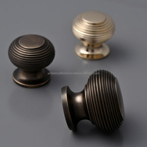 Perillas redondas de latón perfectas para muebles de madera, gabinetes y cajones, agarre cómodo, aspecto elegante - Product Image 1