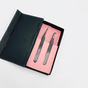 Pinzas para Extensión de Pestañas Tipo L en Negro Mate, Acero Sostenible, Agarre de Diamante, Agarre Fuerte, Punta Suave, Precios al por Mayor - Product Image 6
