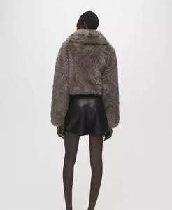 Jupe-short en satin noir pour femme, taille haute, fermeture élastique, style minimaliste drapé, coupe classique - Product Image 3