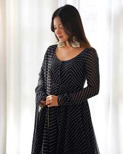 Anarkali de luxe en georgette de 4 mètres avec dupatta en dentelle triangulaire - Product Image 4