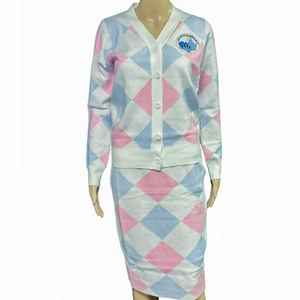 Conjunto de Punto Argyle de 2 Piezas para Mujer Jack and Jill, Cárdigan con Cuello en V y Botones y Falda Lápiz, Atuendo Combinado, Logotipo Personalizado, Venta al Por Mayor - Product Image 1