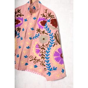 Veste Suzani artisanale pour femmes, en coton, style bohème, brodée - Product Image 2