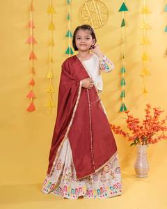 Salwar Kameez con Bordado y Estampado para Niñas, Traje Tradicional Indio para Bodas, Diwali y Fiestas, de Seda Chinon de Secado Rápido, Largo hasta la Rodilla, Corte Regular - Product Image 1