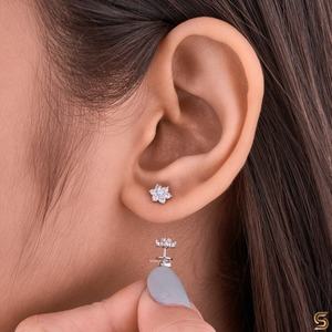 Pendientes de Oro Blanco Sólido de 10K con Diamantes Cultivados en Laboratorio en Forma de Flor |   Corte redondo con diseño floral de 0,36 CT - Product Image 2