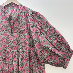 Robe Tunique Mini Formelle en Coton Écologique Imprimée à la Main Motif Floral, Col en V, Manches 3/4, Ourlet à Volants en Dentelle, Lavable Naturellement - Product Image 2