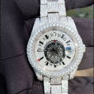 Splendide montre de luxe pour homme à quartz ETA, boîtier en argent et moissanite, cadran analogique 28 mm en cristal saphir, accents en moissanite - Product Image 1