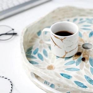 Plateau en nacre, plateau de service rond artistique en mosaïque de bois avec accents de perles pour les besoins de décoration intérieure haut de gamme - Product Image 4