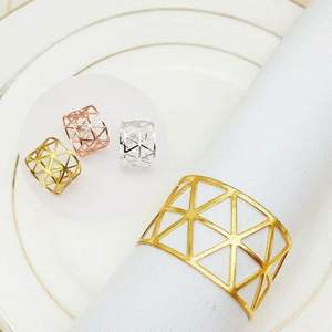 Ensemble d'anneaux de serviette en métal à motif unique pour une mise en scène artistique de la table, créant une présentation de table accrocheuse avec des détails texturés - Product Image 4