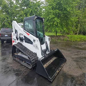 Chargeuse compacte sur pneus Bobcat avec composant moteur essentiel, engin de construction en promotion - Product Image 1