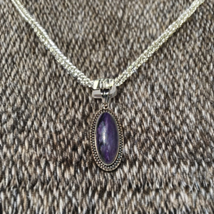 Cabochon ovale en charoite tendance de haute qualité fabriqué à la main en argent sterling 925 pendentif en pierres précieuses avec réglage de lunette bijoux uniques - Product Image 1