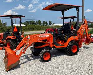 Tracteur Kubota BX25D avec moteur de 23 CV, chargeur frontal, plateau de coupe, composants de roulement supérieur et performances utilitaires efficaces - Product Image 4