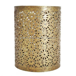 Portavelas votivo de hierro redondo con acabado dorado para iluminar la decoración del hogar y otros candelabros - Product Image 1