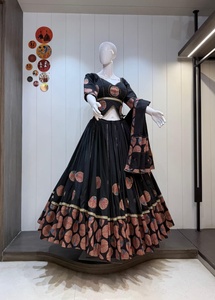 Lehenga Choli en Chiffon Noir Vintage à Imprimé Patchwork Brodé avec Découpes et Ourlet Plissé pour Tenue de Soirée Ethnique Femme - Product Image 3