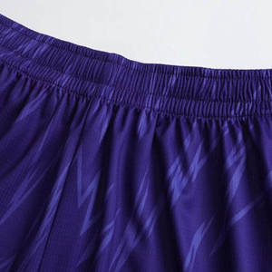 Tenue de basketball sportive au design moderne, impression de logo personnalisée, couleur unie sur le devant, respirante et anti-humidité - Product Image 6