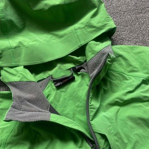 Veste softshell personnalisée pour femme, écologique, en polyester recyclé, imperméable, avec doublure polaire - Product Image 2