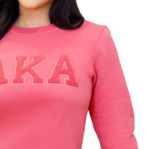 Sweat-shirt en chenille rose uni AKA pour femmes, sweat-shirt à col rond de qualité supérieure avec lettres grecques brodées - Product Image 4