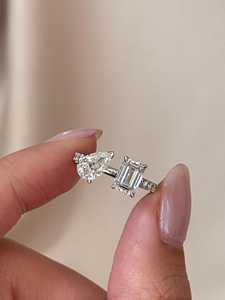 Anillo de Diamantes Cultivados en Laboratorio con Corte Esmeralda y Corte Pera, Anillo Abierto con Pavé de Diamantes, Certificado IGI - Product Image 3