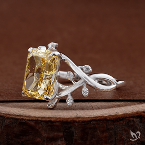 Anillo de Diamante de Laboratorio con Corte Radiante en Amarillo Intenso de 4.03 Ct, Anillo de Compromiso Inspirado en la Naturaleza en Oro de 10K - Product Image 3