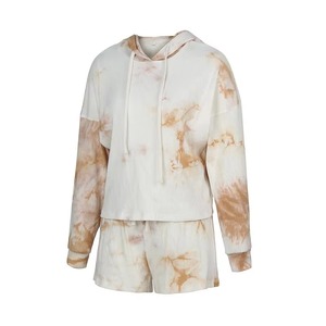 Ensemble deux pièces décontracté d'été pour femme : sweat à capuche côtelé tie-dye blanc délavé camel et short à cordon de serrage à manches longues - Product Image 5