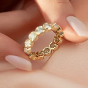 Bague d'éternité Seriquea à sertissage rond avec diamants de laboratoire certifiés IGI - Product Image 6