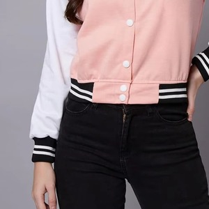 Chaqueta Varsity Acolchada Personalizada de Algodón Transpirable para Mujer, Corte Holgado Informal con Parche Bordado y Resistente al Viento - Product Image 5