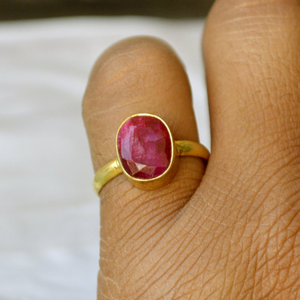 Anillo de Piedra Preciosa Chapado en Oro con Rubí, Anillo de Piedra Roja Hecho a Mano, Joyería Elegante, Anillo de Piedra de Nacimiento de Julio - Product Image 3